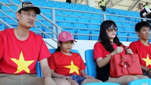 CĐV Việt Nam đến sân Bishan từ sớm, chờ xem U23 Việt Nam